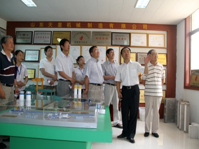2012.7.28日山東天意兩項(xiàng)科技成果鑒定順利通過，北京領(lǐng)導(dǎo)專家，到我公司參觀指導(dǎo)