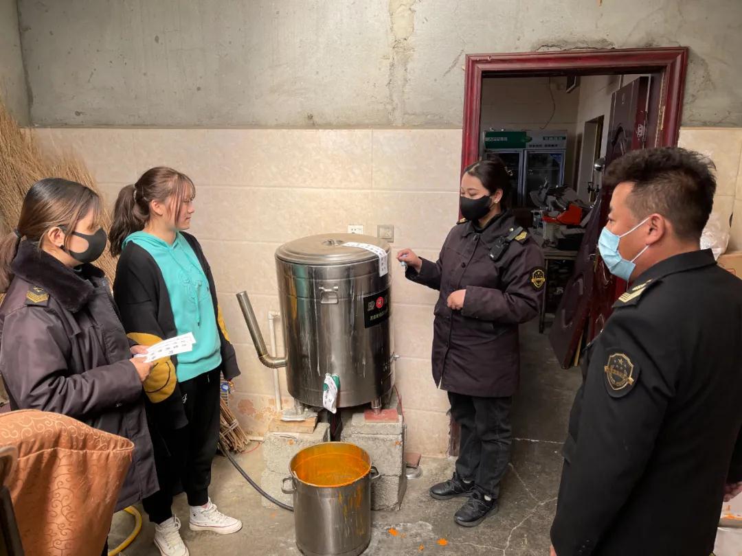 西藏火鍋店2家營業(yè)執(zhí)照被吊銷、2家立案調(diào)查、5家停業(yè)整頓